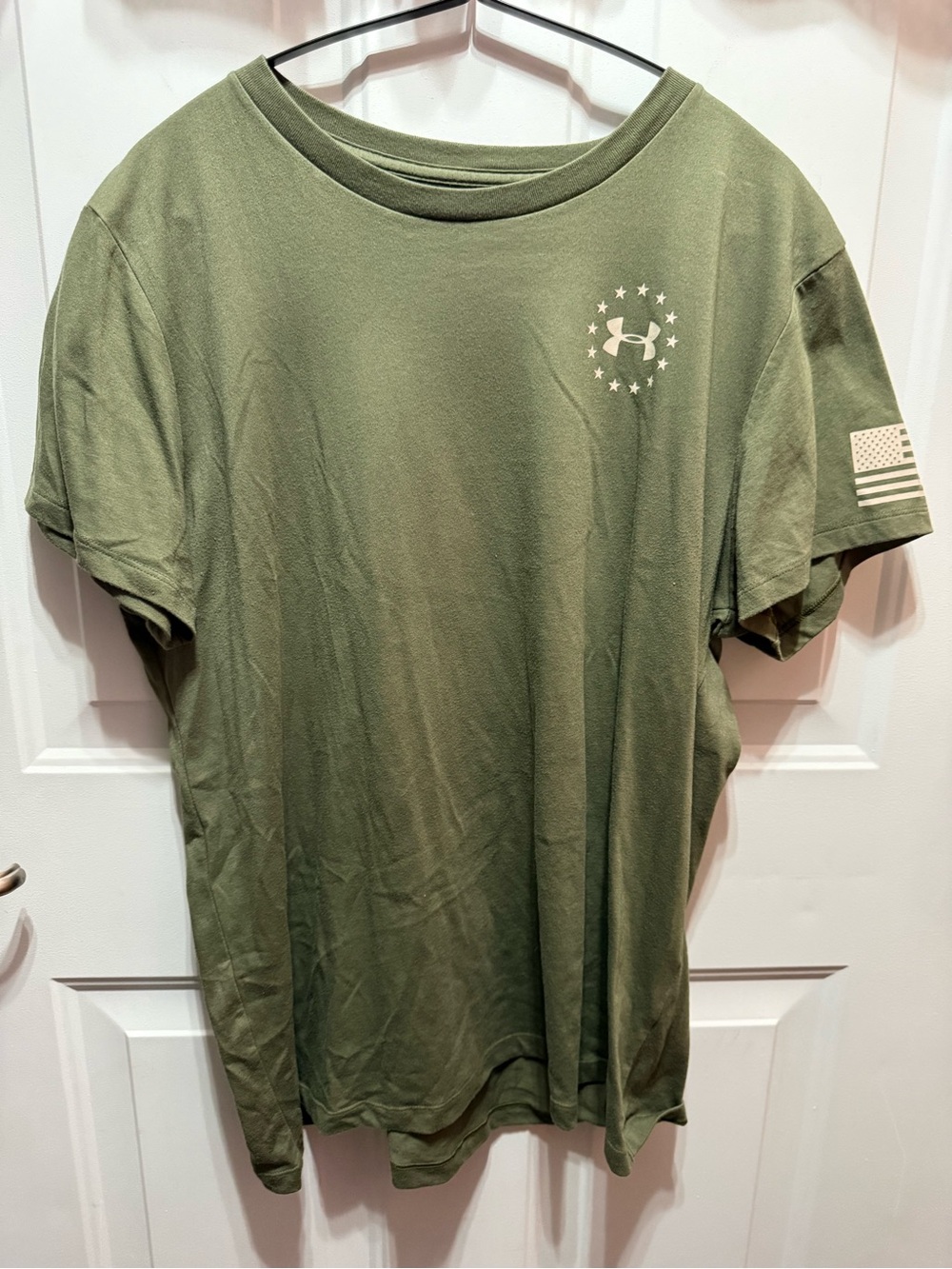 Under Armour Women’s Olive Green Short Sleeve Freedom Tee with Flag Detail XL